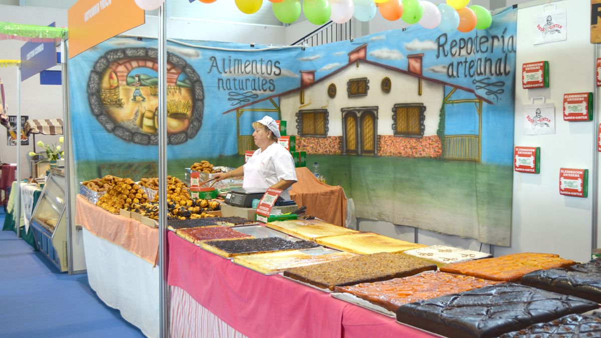 Benavides inaugura este sábado su XIV Feria del Dulce en la plaza. | P. FERRERO