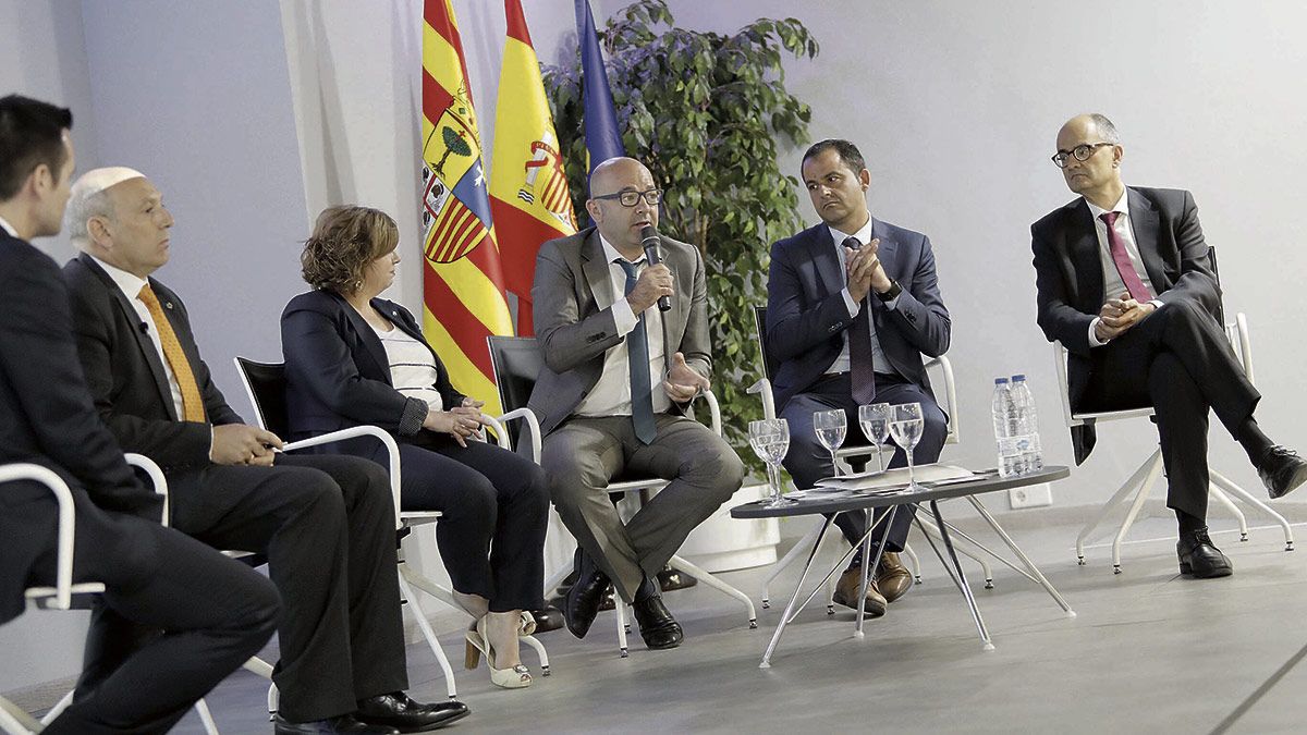 Presentación de la iniciativa para la Formación Profesional en Zaragoza con los representantes de las entidades responsables del proyecto. | L.N.C