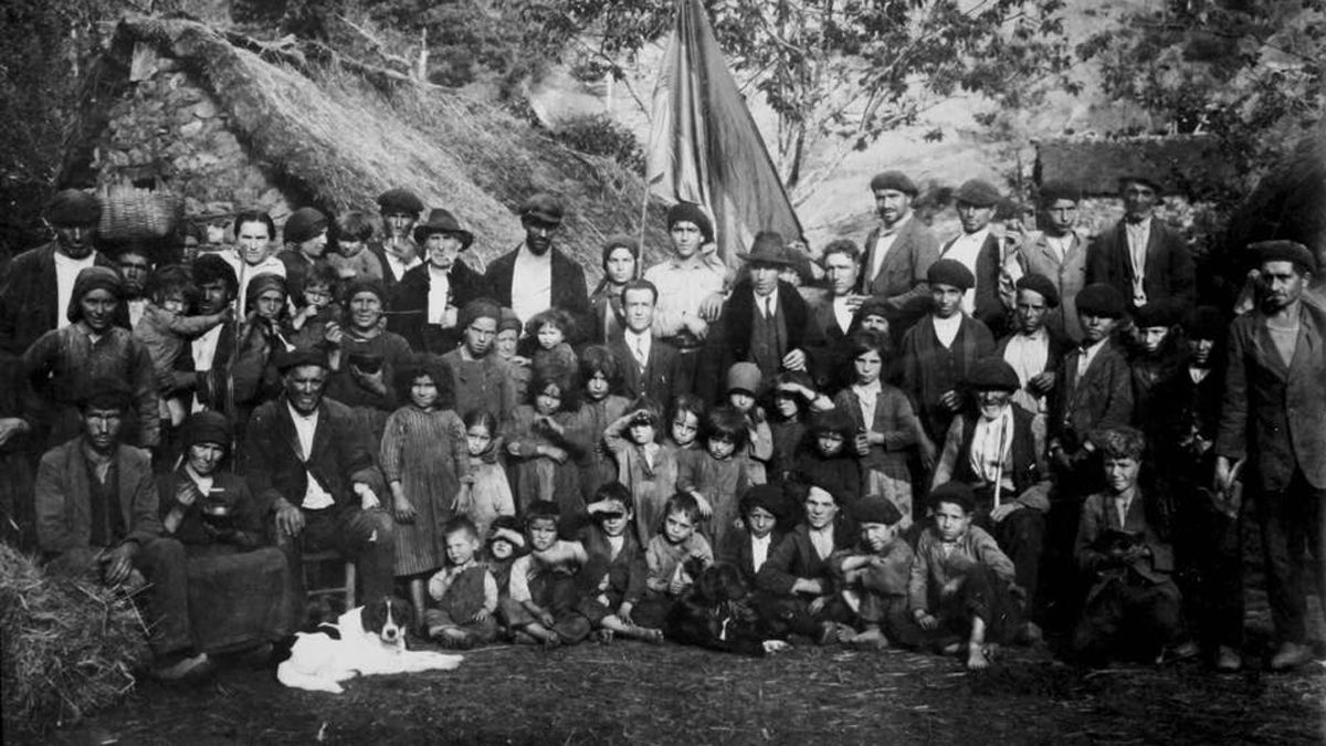 Imagen de la época de gentes de Fresnedelo, localidad natal de Esteban Ramón Carro.