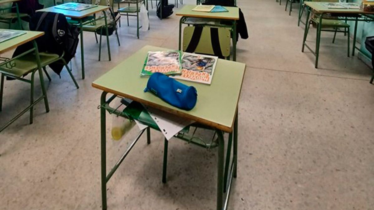 Pupitres en una clase de francés en un instituto de la ciudad de León. | L.N.C.