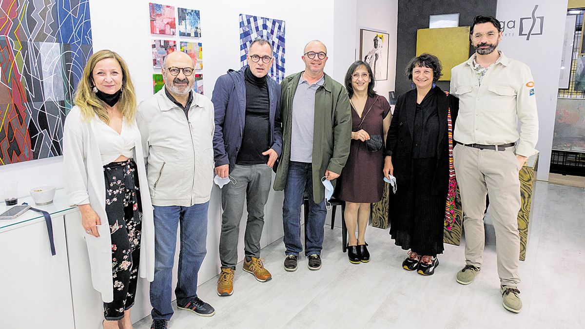Seis de los artistas que participan en la exposición colectiva de verano de Ármaga con la galerista’. | V. GARCÍA