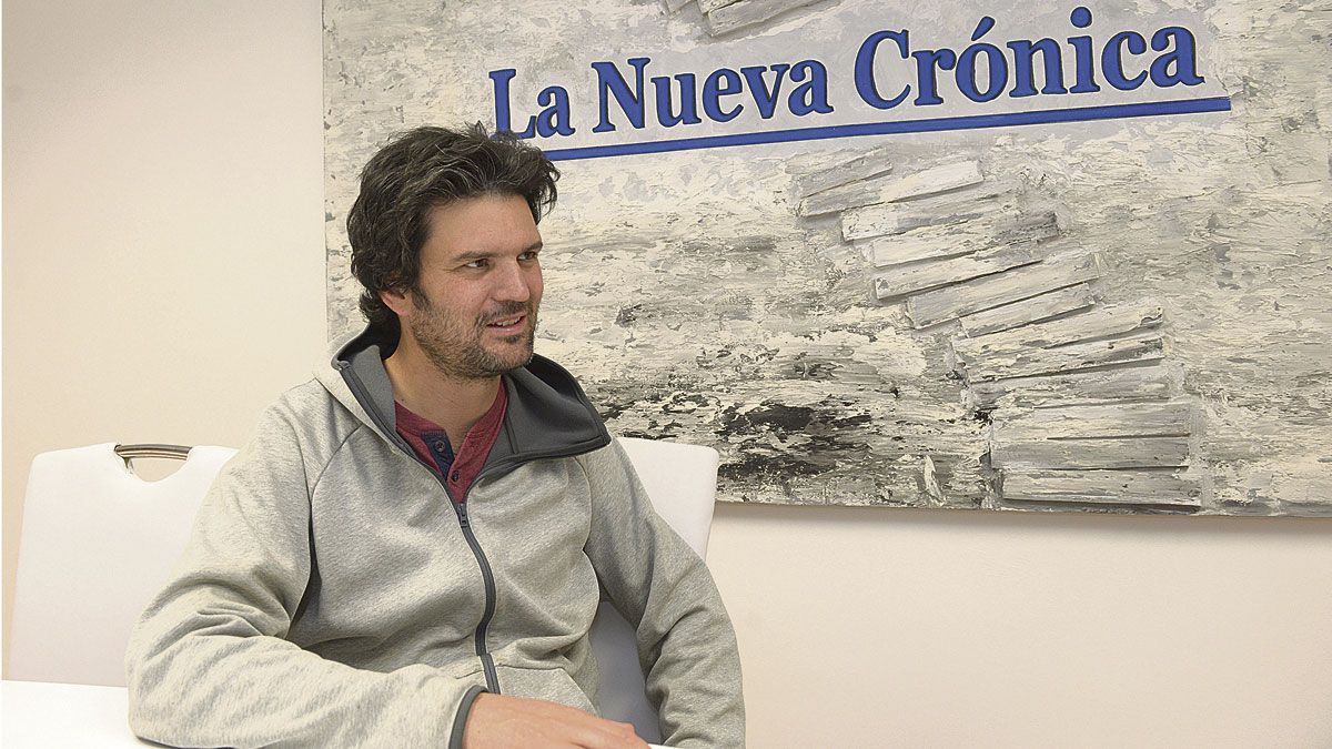 El director mexicano Roberto Girault, el pasado jueves en la redacción de La Nueva Crónica. | MAURICIO PEÑA