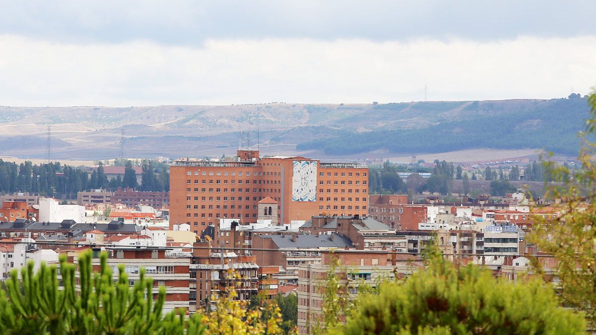 Hospital Clínico de Valladolid visto desde Las Contiendas. | LETICIA PÉREZ/ICAL