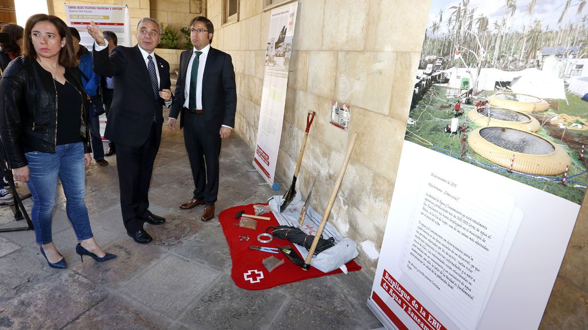 Imagen de la inauguración de la exposición en el Palacio de los Guzmanes. | CARLOS S. CAMPILLO