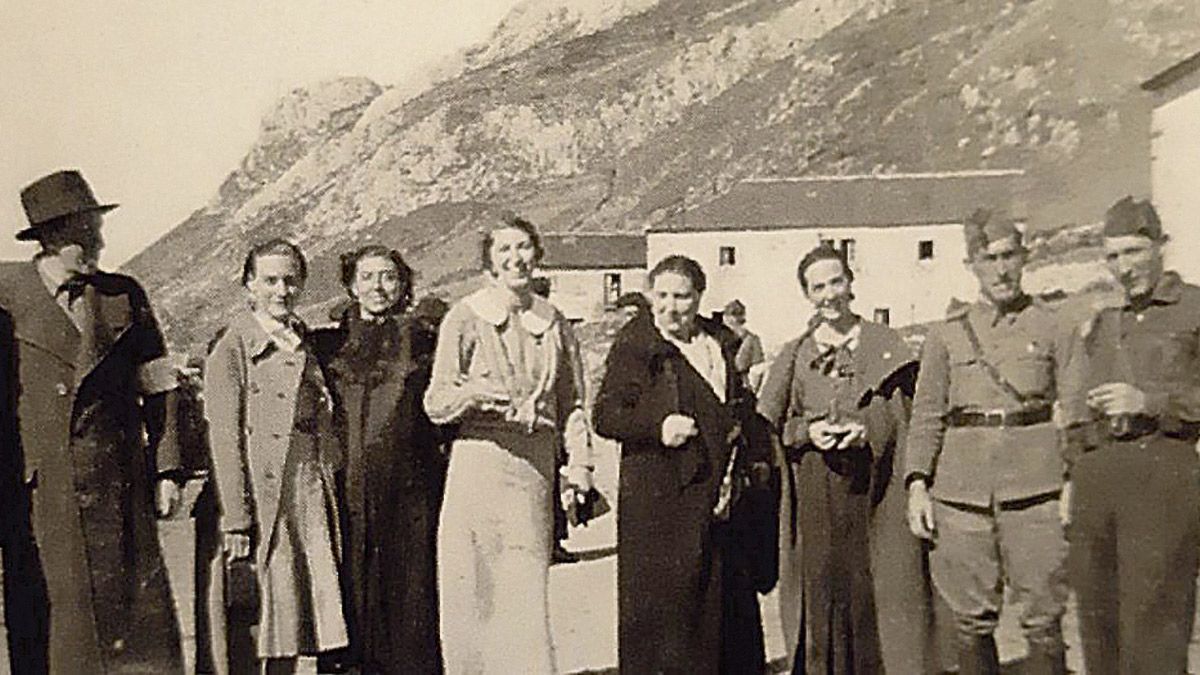 Imagen de la Diócesis de Astorga de la llegada de las tres enfermeras al Puerto de Somiedo en octubre de 1936 «para atender a los heridos del hospital local».