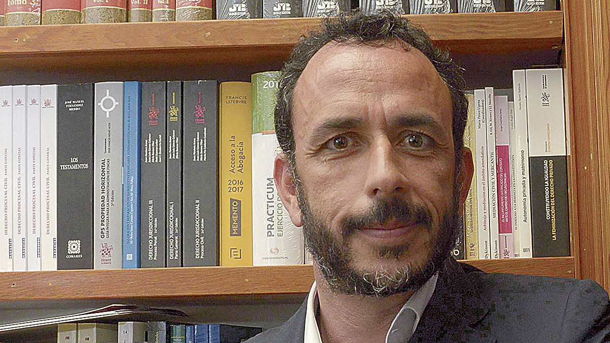 Óscar M. Prieto, autor de la novela ‘Y por esto el príncipe no reinó’. | L.N.C.