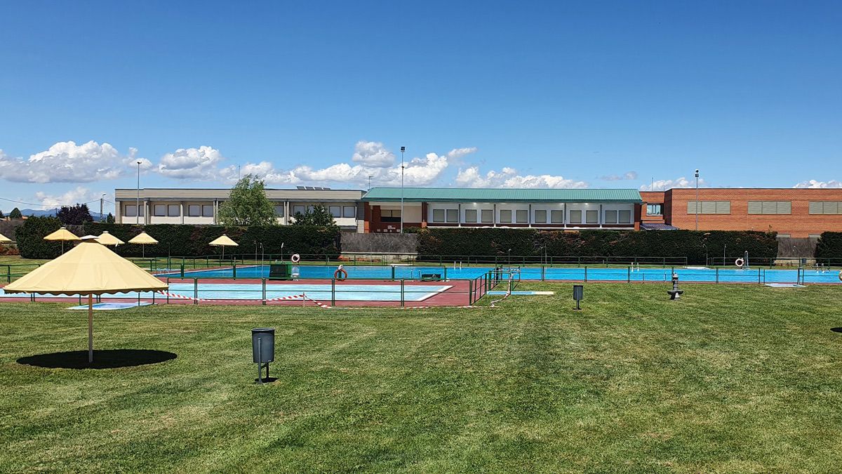 Imagen de las piscinas en Villaobispo. | L.N.C.