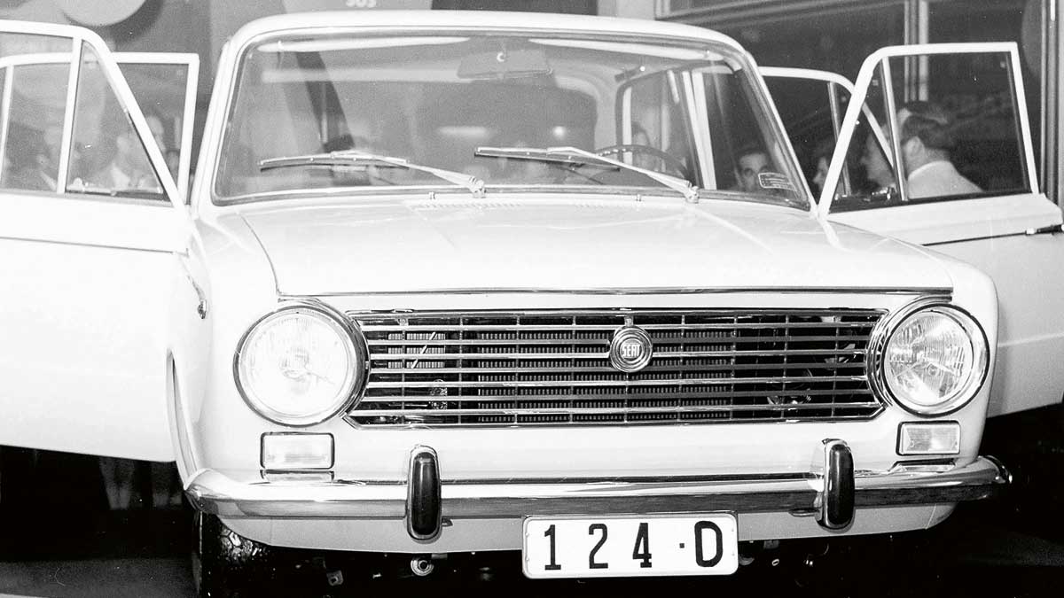 El Seat 124 D llegó a Auto Salón en 1971, tenía un precio de menos de 150.000 pesetas (no llegaba a los 900 euros) | FERNANDO RUBIO
