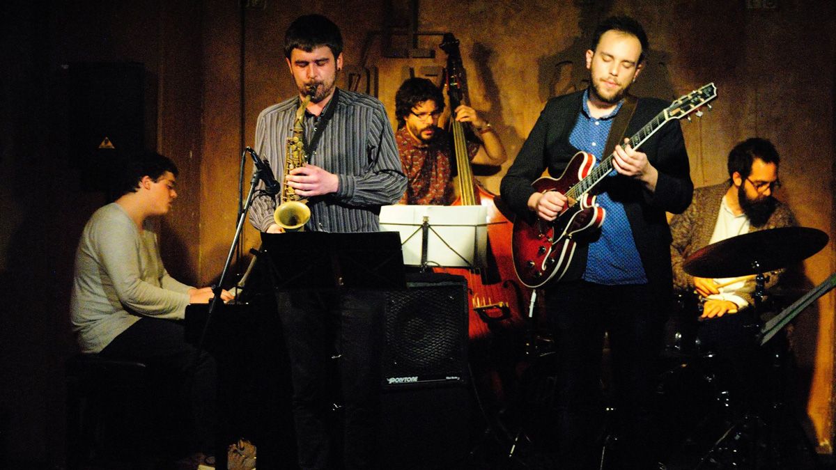Los cinco integrantes de la formación Víctor Antón Group, que este sábado pone el broche final al Festival de Jazz de Cerezales del Condado.