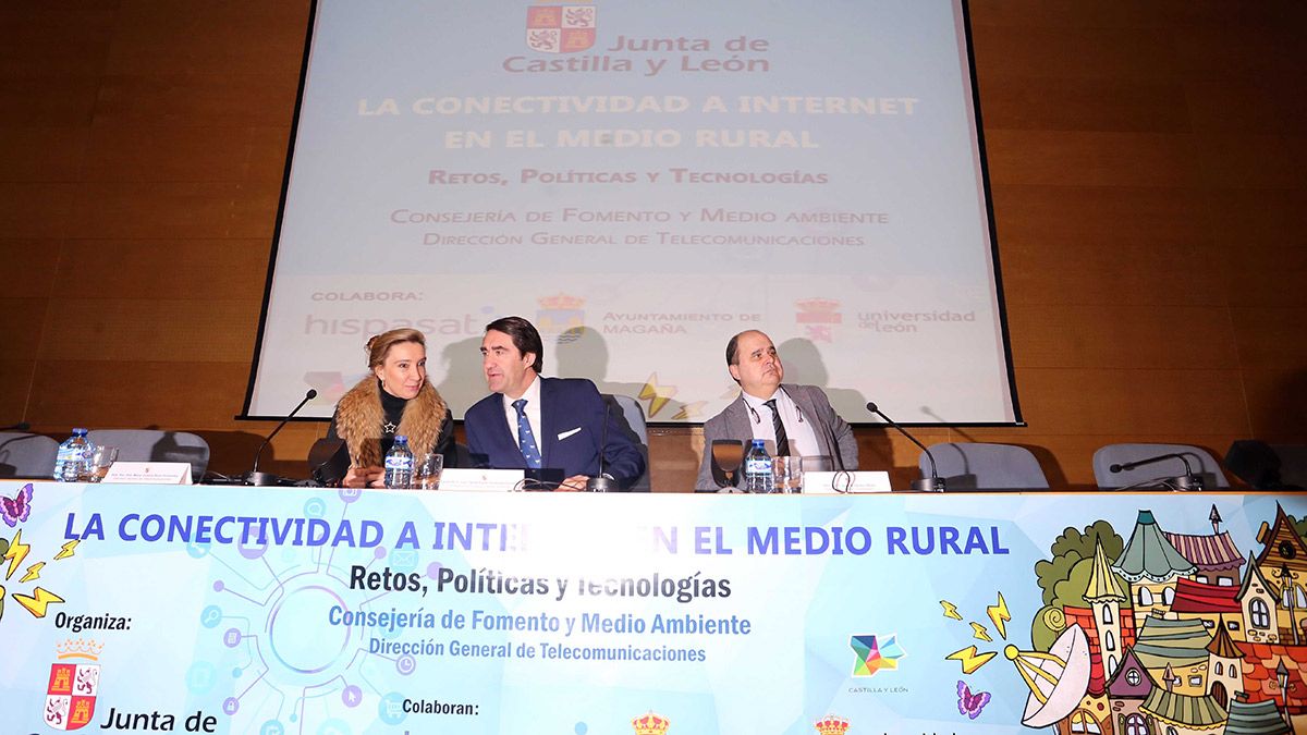 El consejero de Fomento, Juan Carlos Suárez-Quiñones, inaugura la jornada 'La conectividad a Internet en el medio rural: retos, políticas y tecnologías'. | ICAL