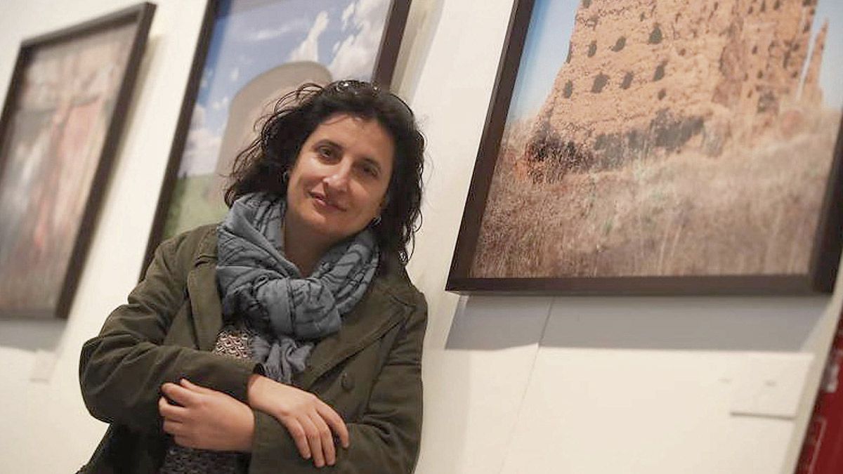 Irma Basarte en una de las numerosas exposiciones sobre palomares que ha montado. | LA UTOPÍA DEL DÍA A DÍA