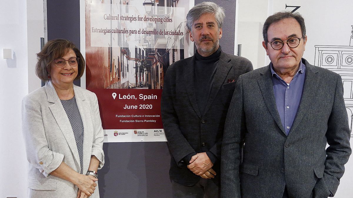 Evelia Fernández, Javier Lanza y David López en la presentación del encuentro. | CARLOS S. CAMPILLO (ICAL)