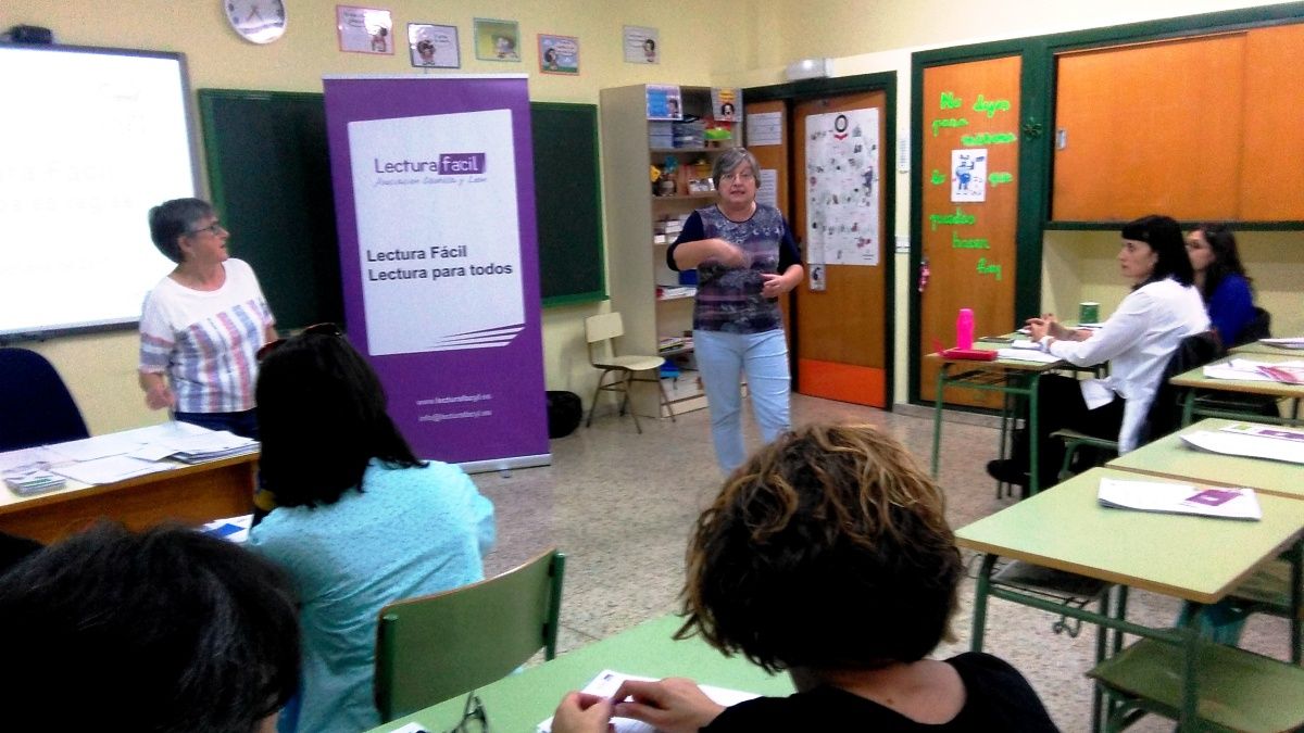 Una sesión del curso de Lectura Fácil en el Colegio Peñalba de Ponferrada, que continuará en noviembre. | D.M.