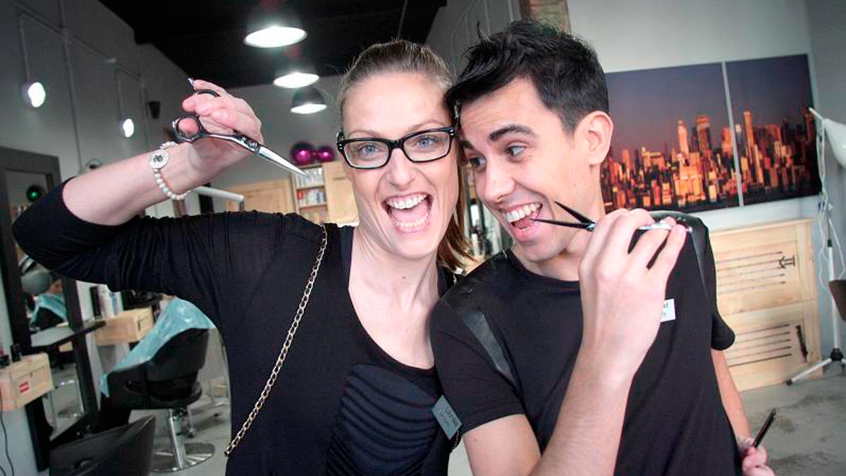 Lourdes Toral y David Barrero abrieron su peluquería tras capitalizar la prestación por desempleo. | DANIEL MARTÍN