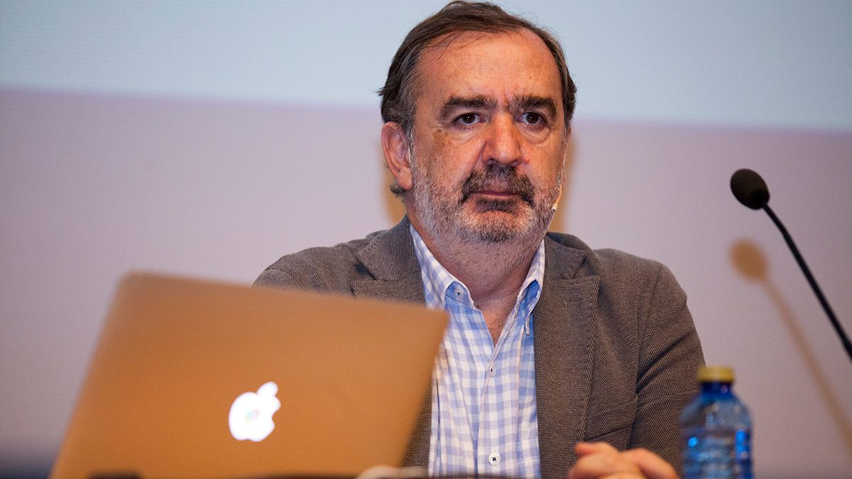 Luis Collado, durante una de las conferencias anteriores ofrecidas en este ciclo de Caja EspañaDuero. | ICAL