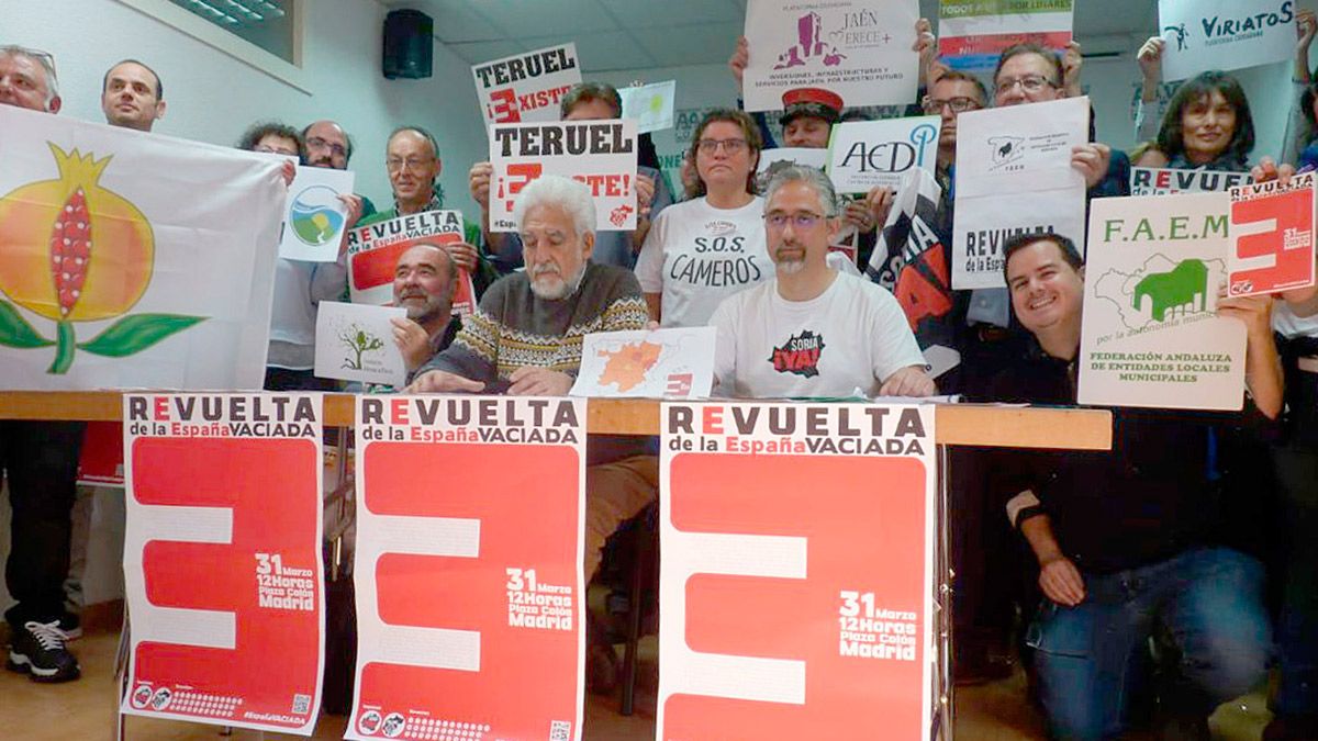 Integrantes de la 'Revuelta de la España vaciada' se reúnen en Madrid para preparara la manifestación del 31 de marzo. | ICAL