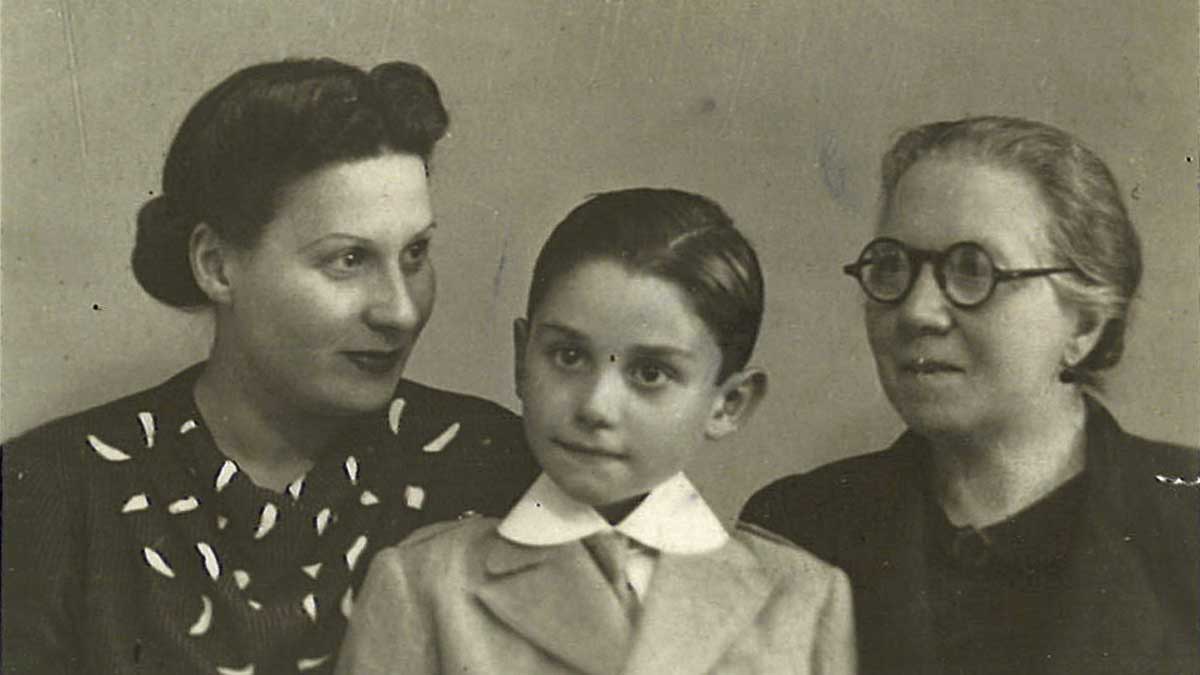 Manuela López con su madre Victorina García y su hijo Pepín.