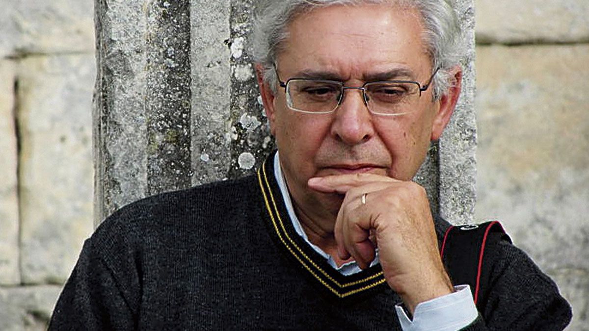 Andrés Martínez Oria, catedrático de literatura y escritor, presenta este martes en la Fundación Sierra Pambley su última obra.