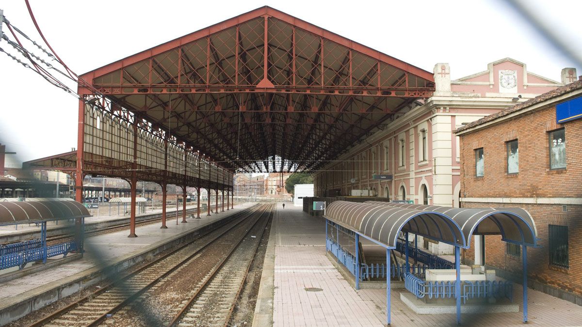 Imagen de archivo de la antigua estación de Renfe en León. | MAURICIO PEÑA