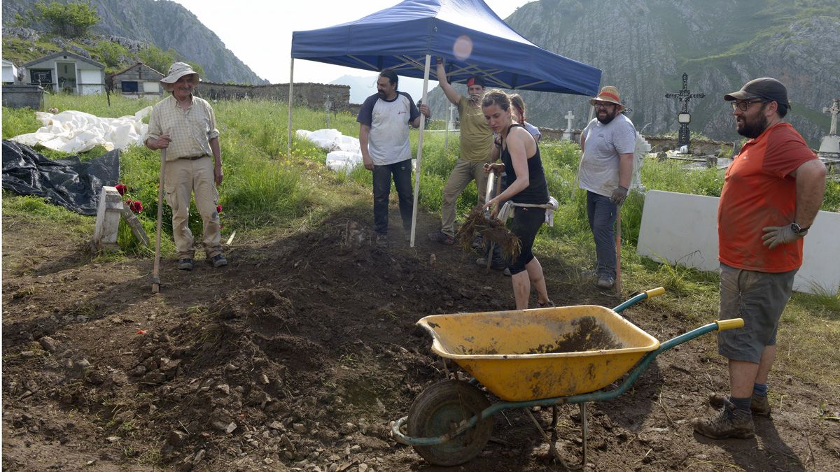 La ARMH concluyó este jueves la exhumación de los tres cuerpos que buscaban en Canseco. | MAURICIO PEÑA