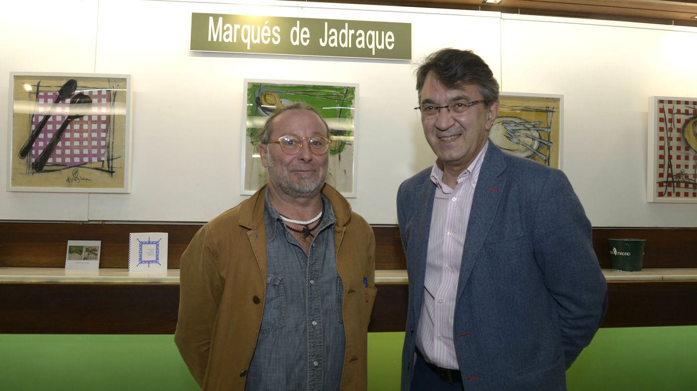 El artista palentino Miguel Ángel García (Marqués de Jadraque) con Juan Martínez Majo, este miércoles en el Camarote Madrid. | MAURICIO PEÑA