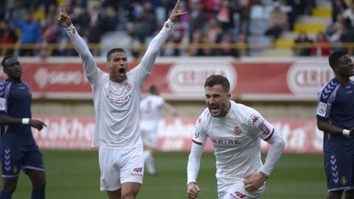 Dioni y Aridane celebran el gol que abría el marcador. | MAURICIO PEÑA