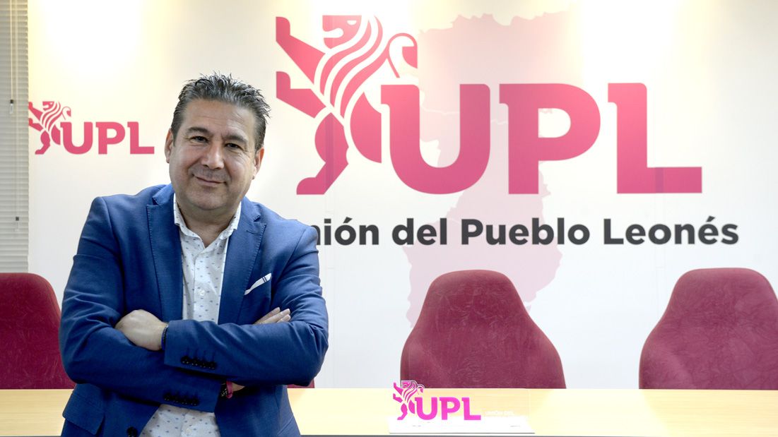 El candidato de la UPL al Congreso de los Diputados, Luis Mariano Santos. | MAURICIO PEÑA