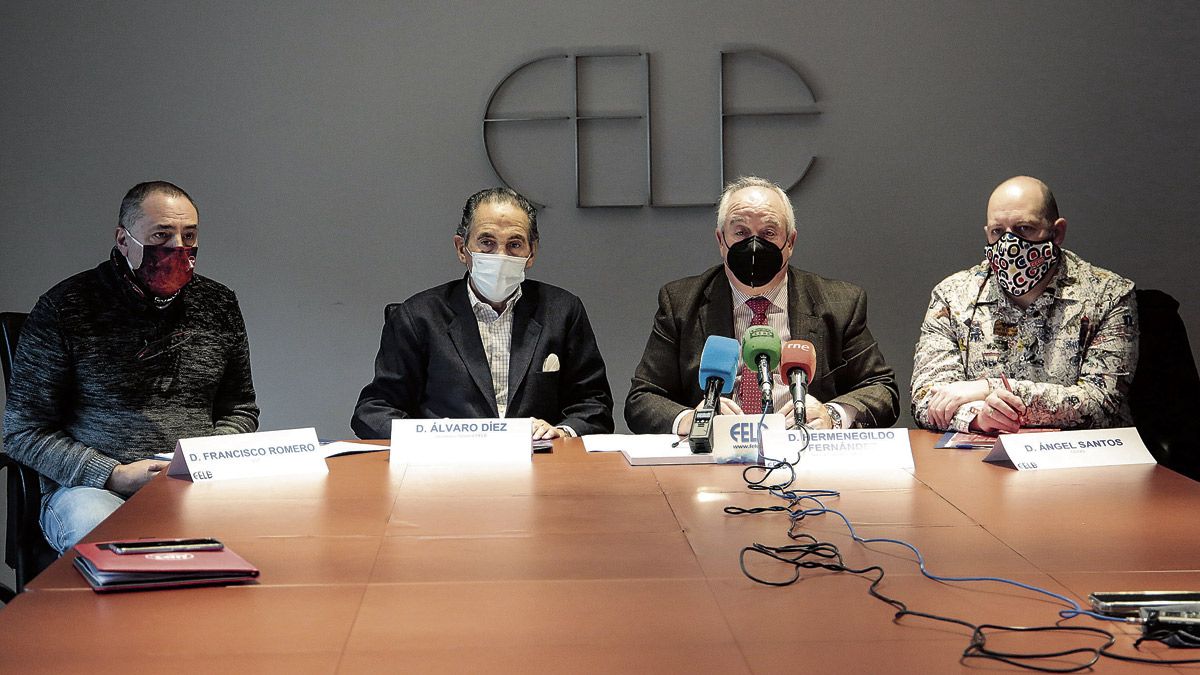 Romero, Díez, Fernández y Santos, durante la firma del convenio. | ICAL