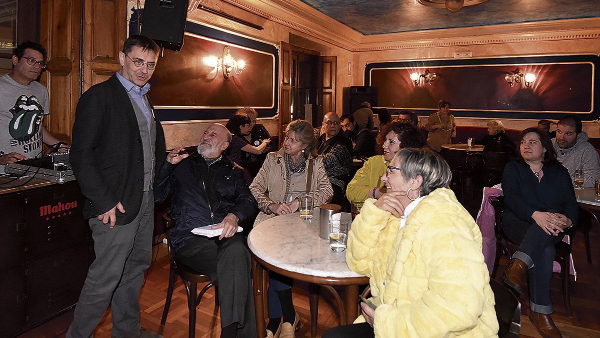 Juan Carlos Monedero presentó ayer su libro en El Gran Café. | SAÚL ARÉN