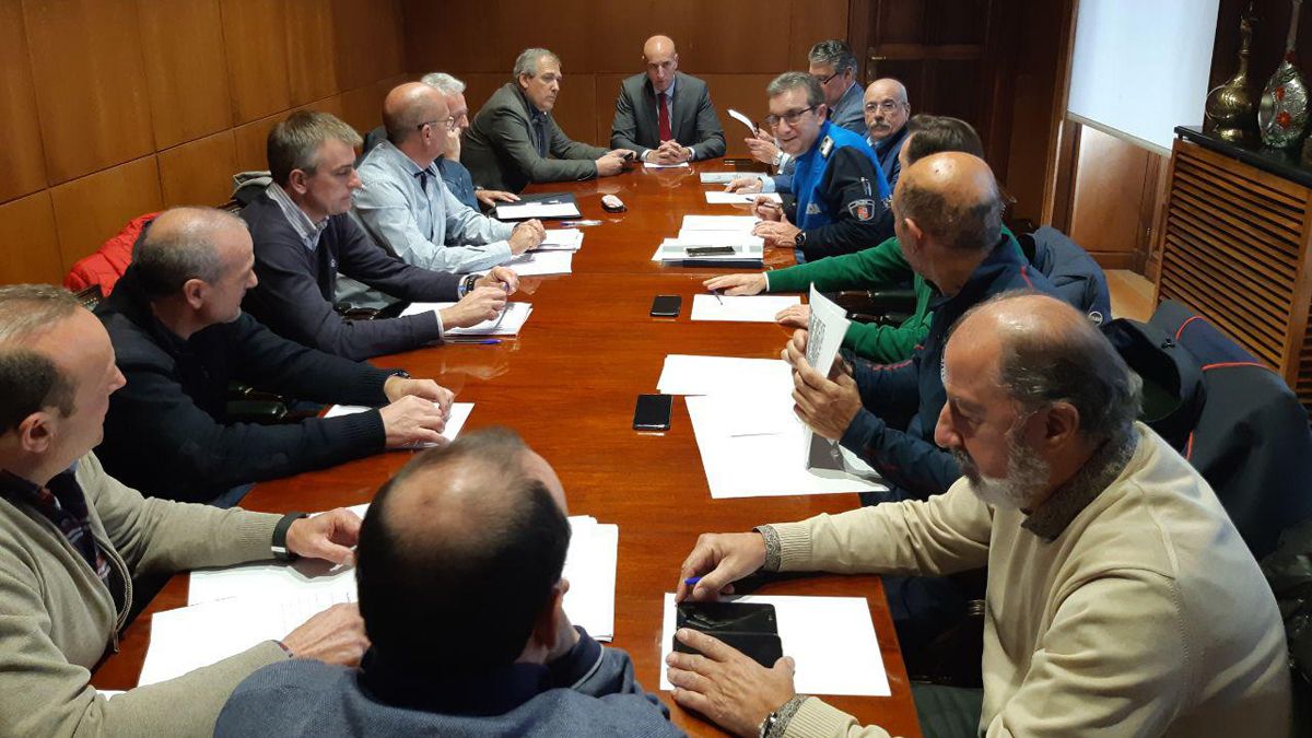 El alcalde de León, José Antonio Diez, presidió este miércoles la reunión de coordinación del plan de nevadas. | L.N.C.