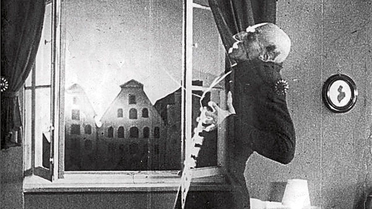 Nosferatu desapareciendo al amanecer (Murnau, 1922).