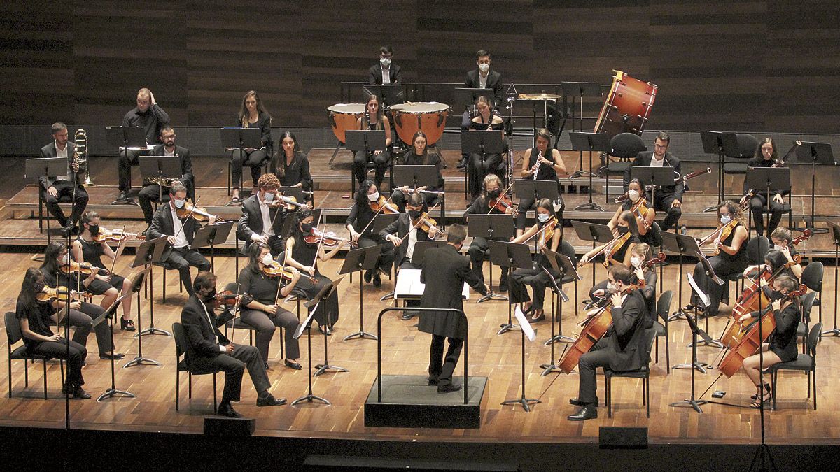 La Orquesta de la Universidad de Oviedo, bajo la dirección de Pedro Ordieres, interpretará una selección de la música compuesta por José Nieto para el cine. | JUAN LUIS GARCÍA
