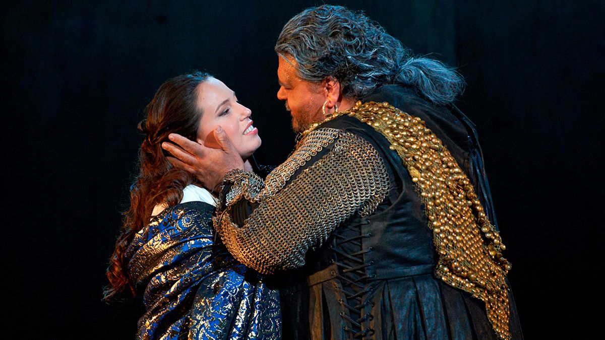 La soprano Jessica Nuccio y el tenor en el montaje ‘Otello’ con dirección de Paco Azorín. | ALFREDO TABOCCHINI