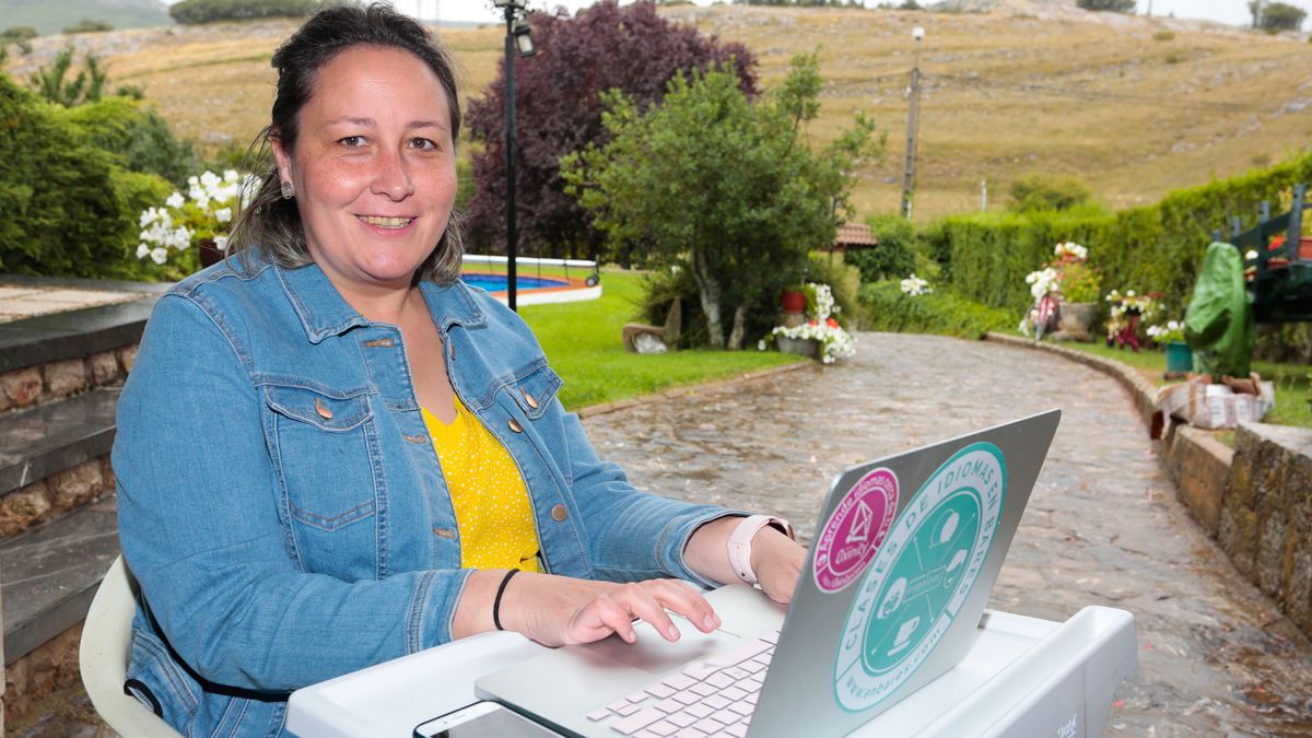 María García gestiona desde Santa Lucía de Gordón la ‘app’ Oxinity. | ICAL
