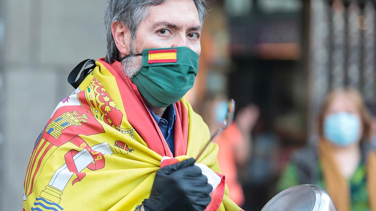 Pablo Calvo, diputado de Vox en León, durante la protesta de este domingo en la capital leonesa. | ICAL