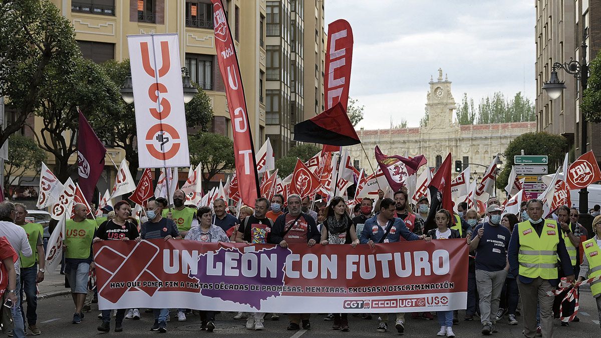 Representantes sindicales encabezaron la manifestación este jueves. | MAURICIO PEÑA