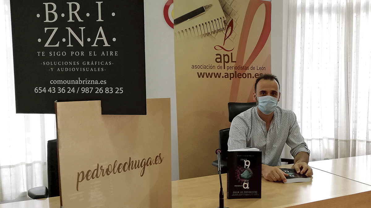 El periodista y escritor Pedro Lechuga durante la presentación del libro ‘Covid-19-Periodistas’.