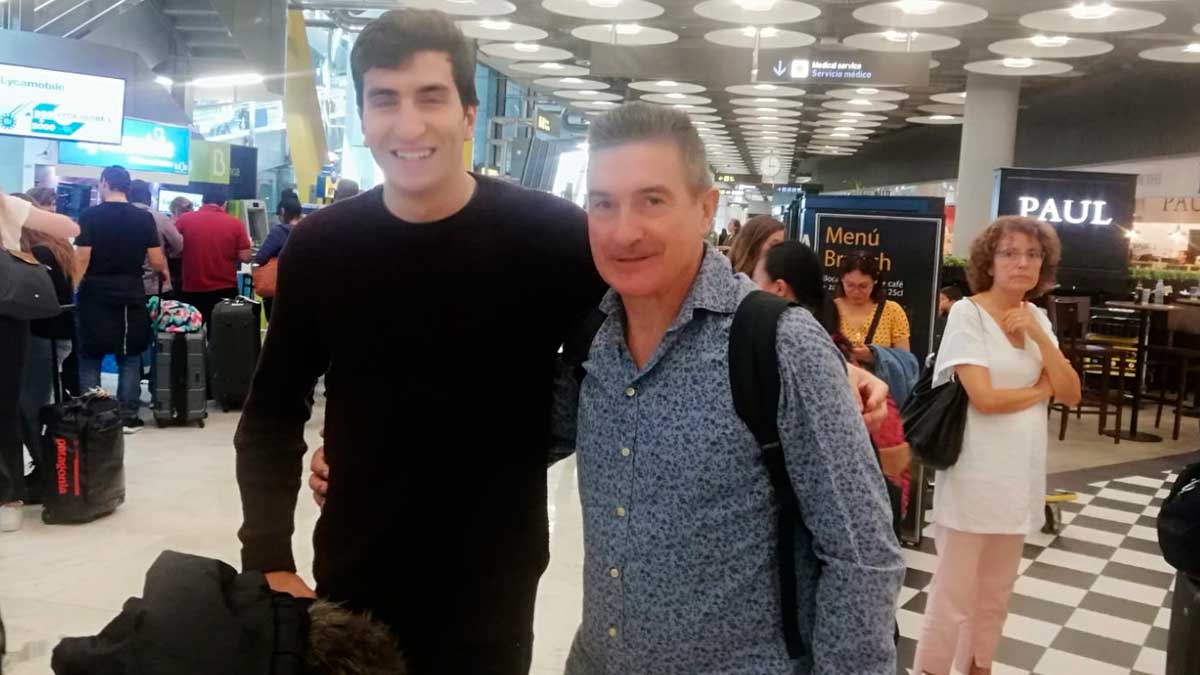 Manolo Cadenas fue a recoger a Pedro Martínez al aeropuerto. | L.N.C.
