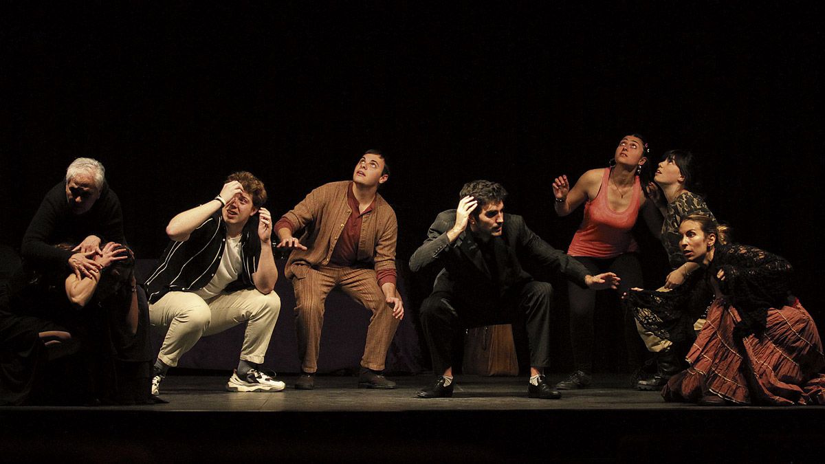 Un momento de los ensayos de ‘Petricor’, que tras la premiere de Lugo se estrena este jueves y viernes en el Teatro El Albéitar. | JUAN LUIS GARCÍA