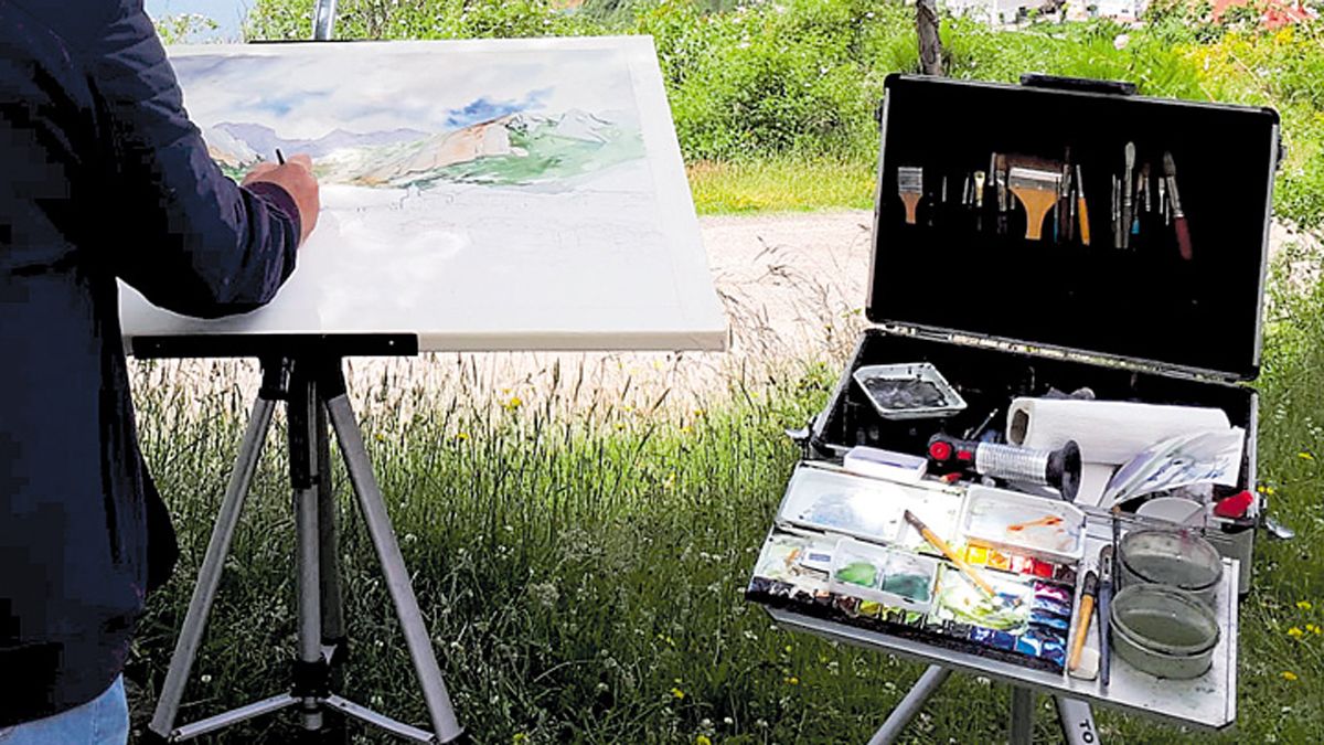 La pintura al aire libre, una actividad propia para evitar contactos y aglomeraciones, defienden desde Cacabelos. | L.N.C.
