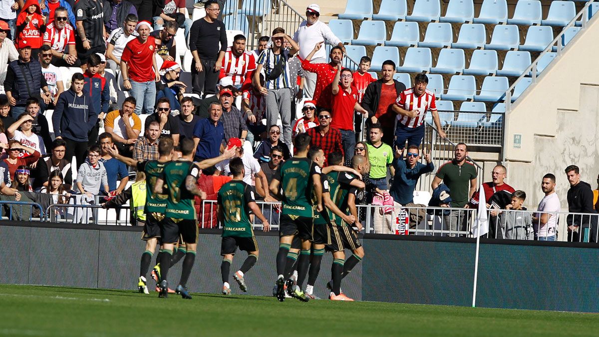 La Ponferradina celebra uno de sus goles en Almería. | DIARIO DE ALMERÍA