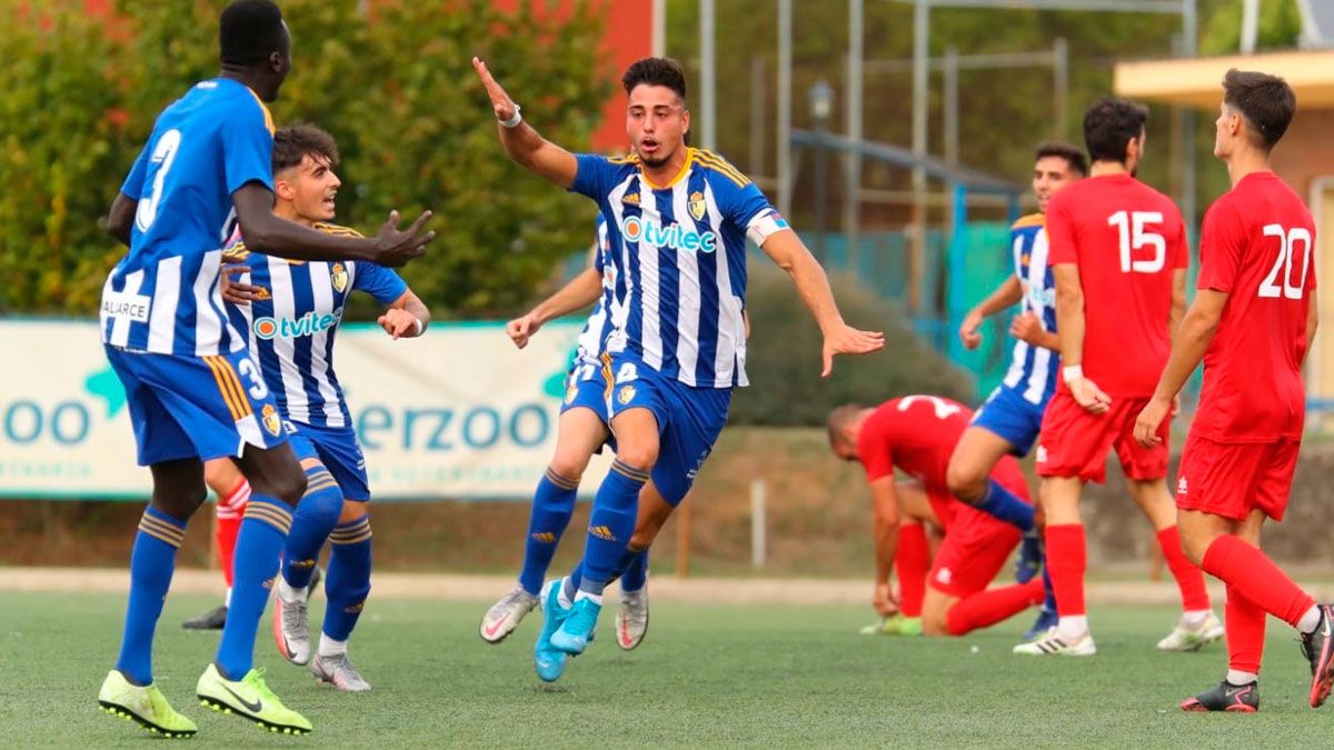 La Deportiva celebra el gol que le dio el triunfo. | SDP