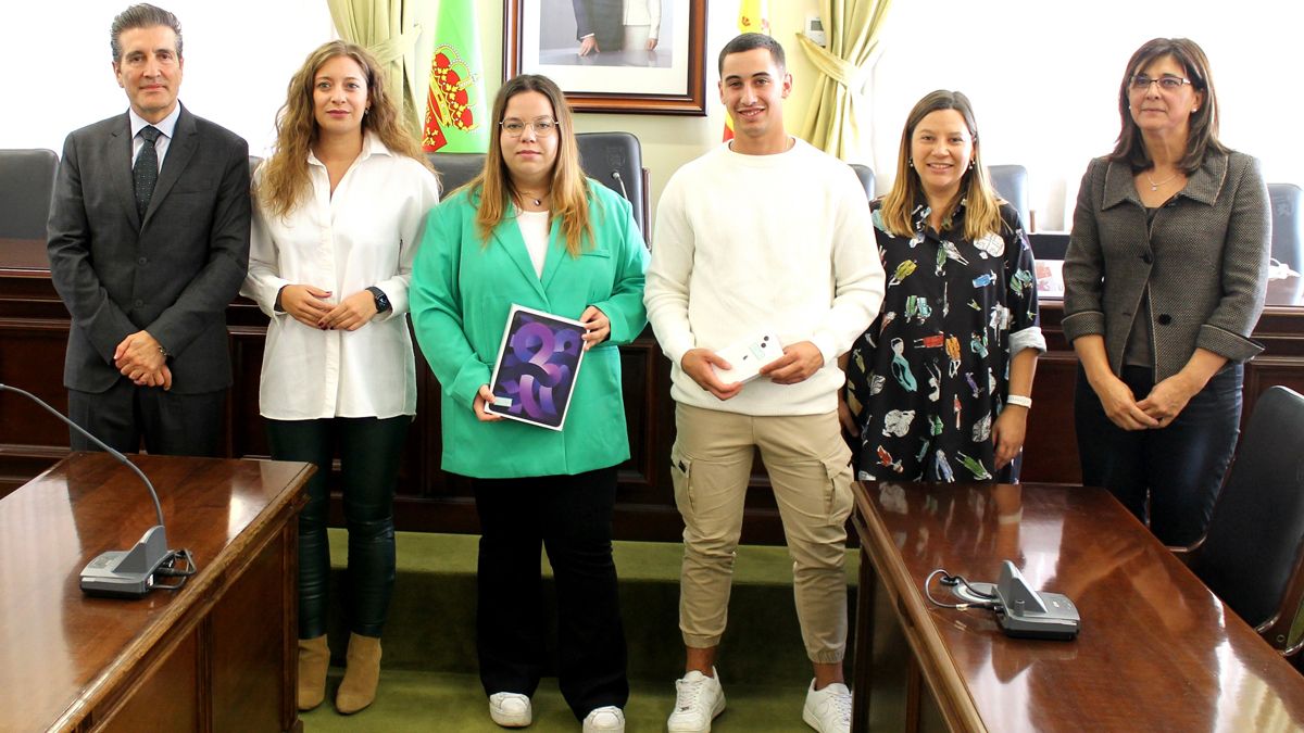 Fernando Bandera, Ester Muñoz, Lucía Cañón, Luis Ángel Redondo, Adriana Suárez y Raquel Domínguez. :: L.N.C.
