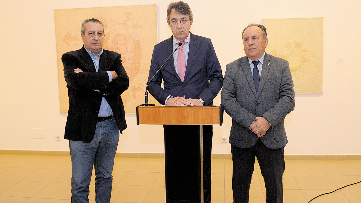 De izquierda a derecha, Adolfo Alonso Ares, Juan Martínez Majo y Miguel Ángel Fernández. | MAURICIO PEÑA
