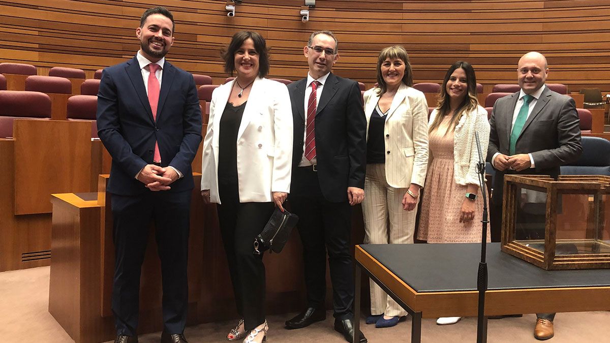 Los actuales seis procuradores del PSOE por León en Las Cortes. | PSOE