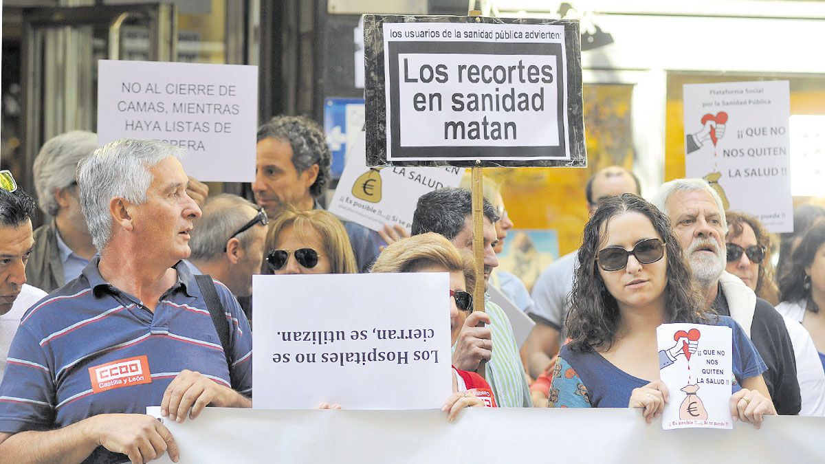 Imagen de archivo de una concentración convocada por la Plataforma Social de la Sanidad Pública. | DANIEL MARTÍN