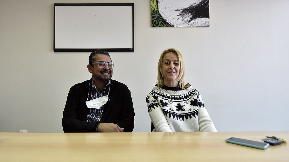 Dorian Vence y Nuria Rodríguez, terapeutas de Proyecto Hombre-Proyecto Joven expertos en adicciones. | SAÚL ARÉN