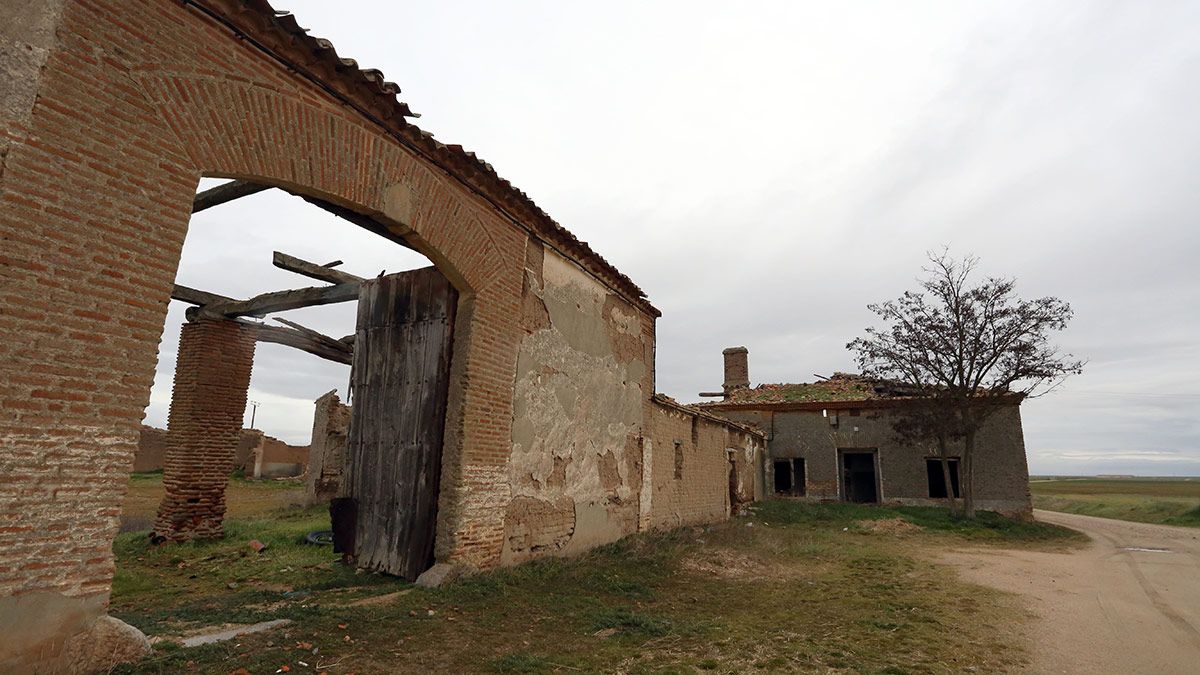 Pueblo abandonado de Villar de Matacabras (Ávila). | ICAL