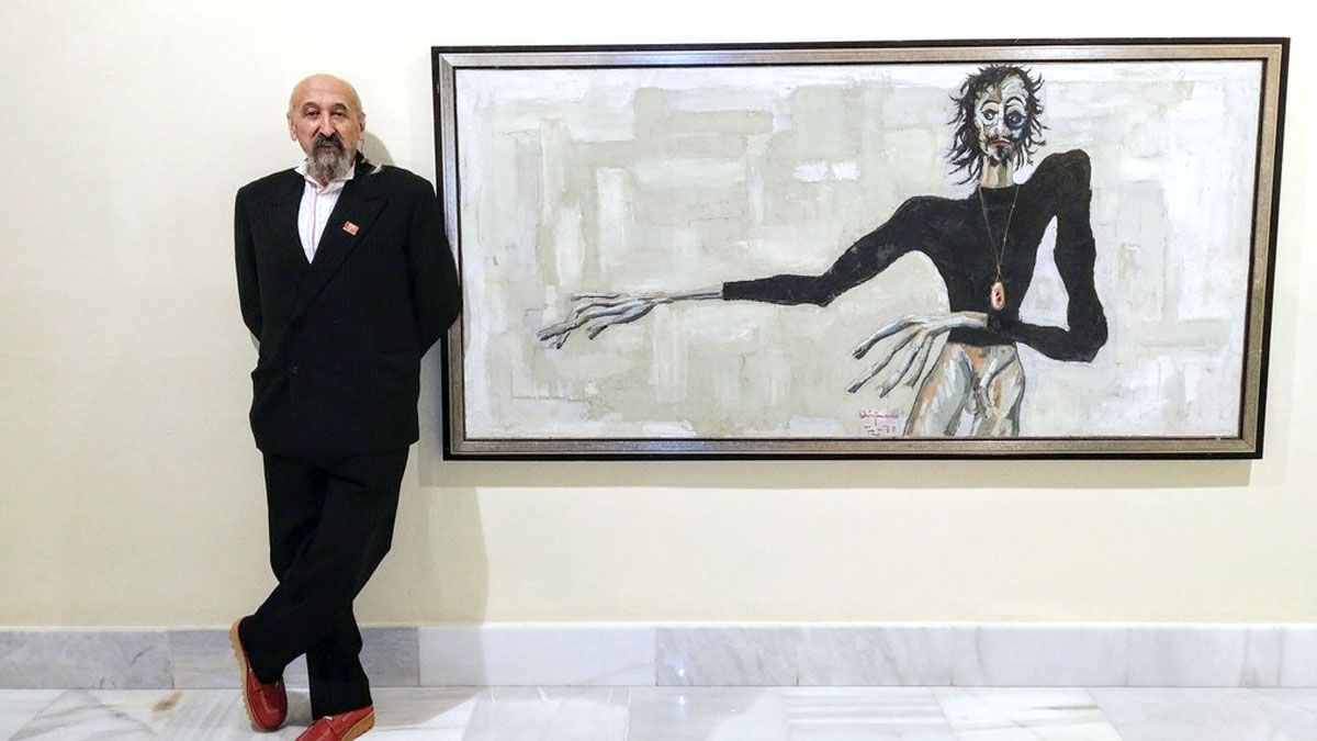 El artista albaceteño Cinabrio Qijano con una de sus obras.