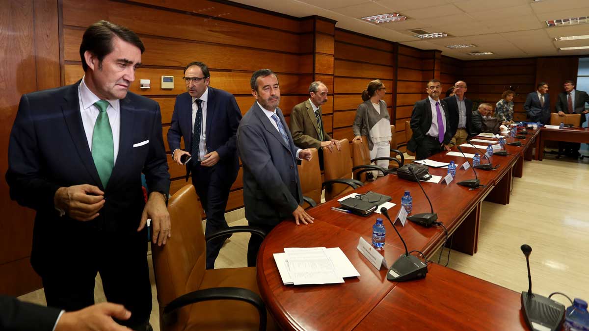 El consejero de Fomento,Juan Carlos Suárez-Quiñones, presidió ayer el Foro de la Rehabilitación. | ICAL